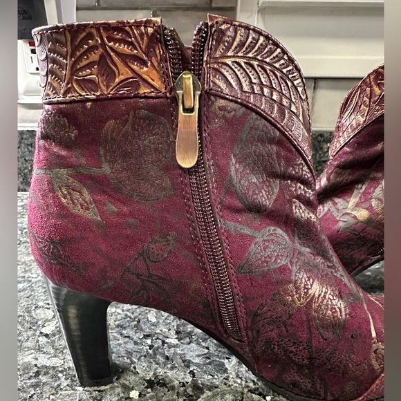 L'Artiste Spring Step Size 38 7.5 US Lidia Brown Gold Embossed Heels Ankle Boots - Picture 4 of 16